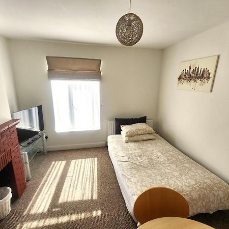 Bassett Flat With 2 Bedrooms And Superfast Wi-Fi Sittingbourne Exteriör bild